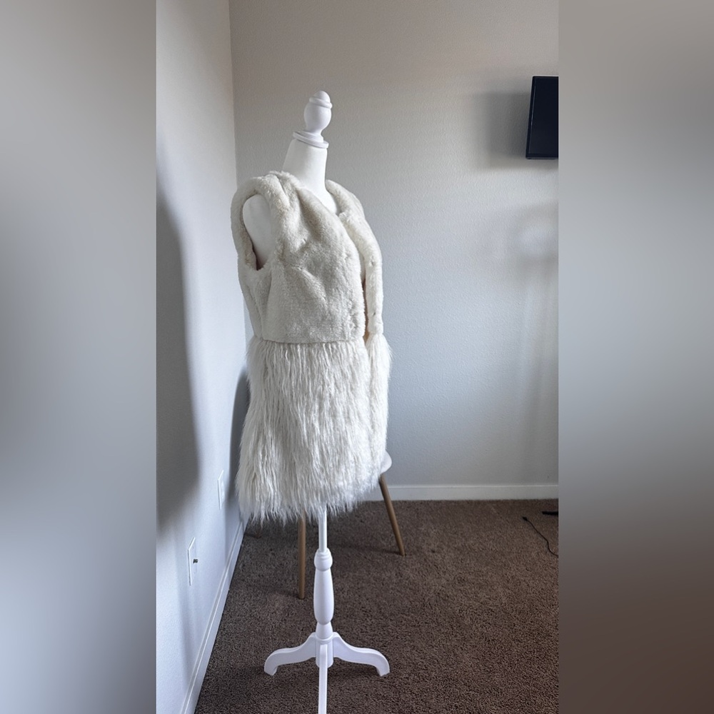 Women four jacket white color excellent condition